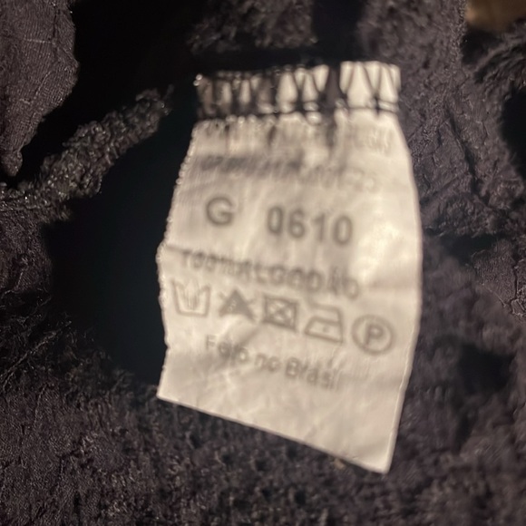 Black Sleeveless Ruffled Button Down Top - Picture 4 of 4